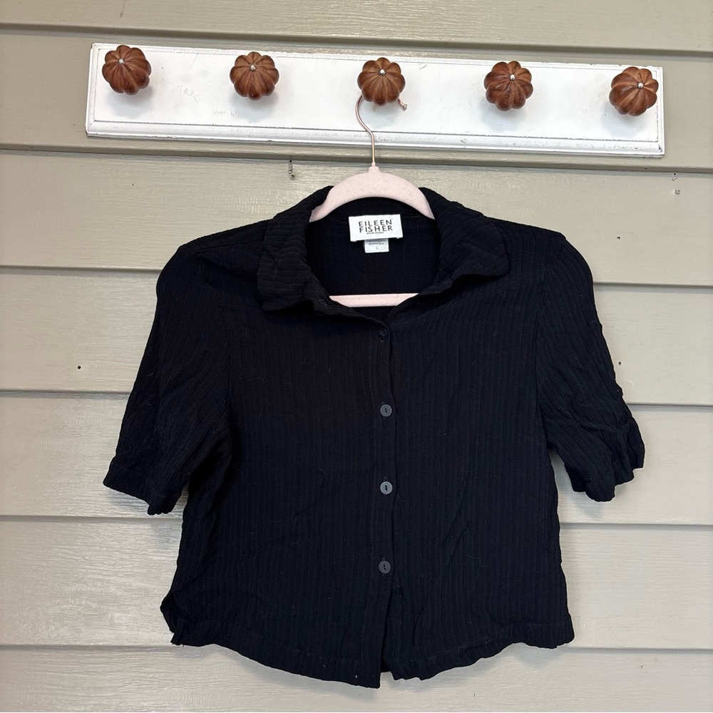Eileen Fisher Black ribbed cropped button down Top